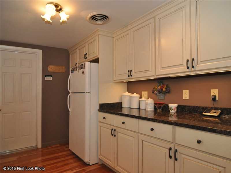 390 Diamond Hill Road Warwick, RI 02886 - Photo 7 of 25 Kitchen.