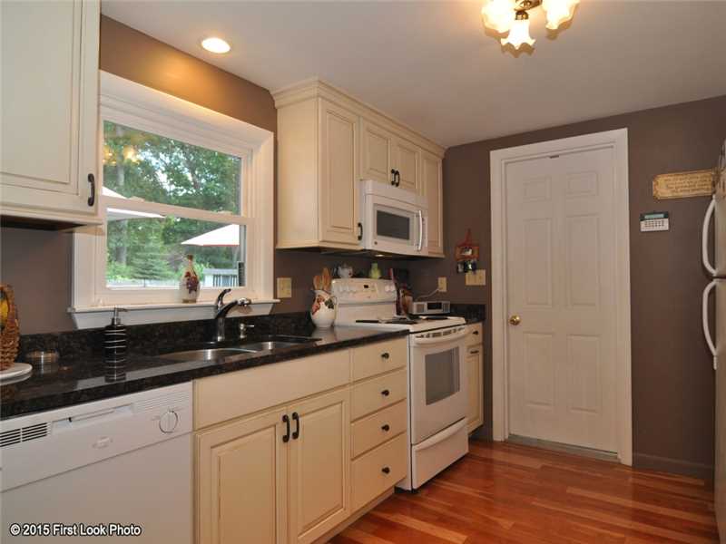 390 Diamond Hill Road Warwick, RI 02886 - Photo 8 of 25 Kitchen.