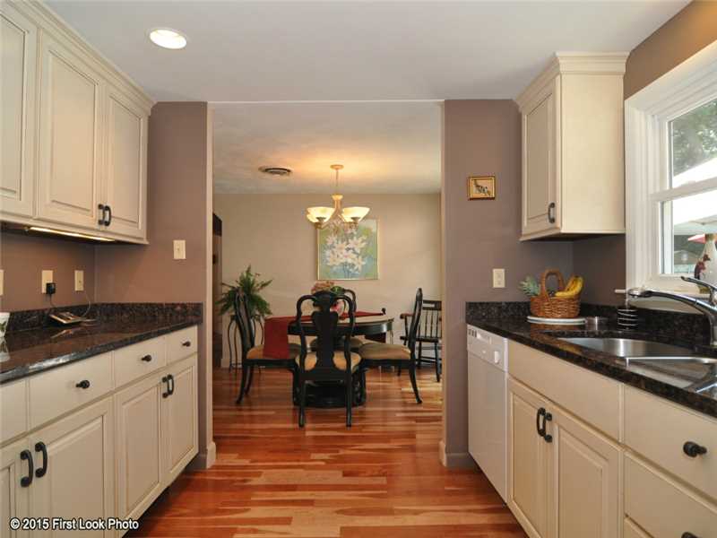 390 Diamond Hill Road Warwick, RI 02886 - Photo 10 of 25 Kitchen.