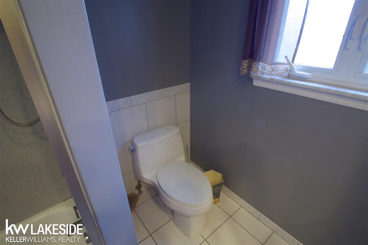 3904 Rolf Drive Warren, MI 48092 - Photo 19 of 44 31357551-18.JPG
