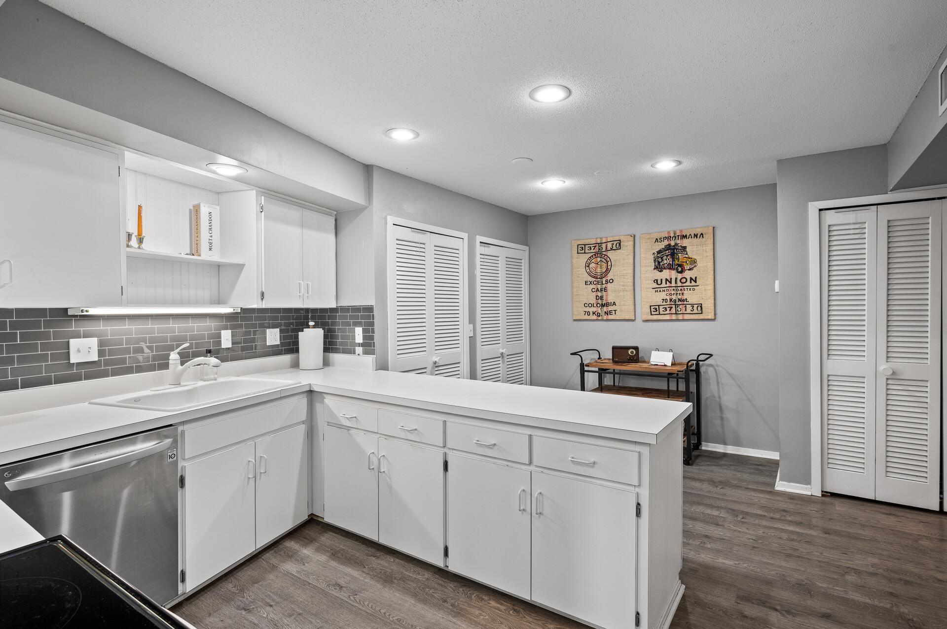 3412 Oak Ridge Road, Unit 309 Hopkins, MN 55305 - Photo 12 of 33