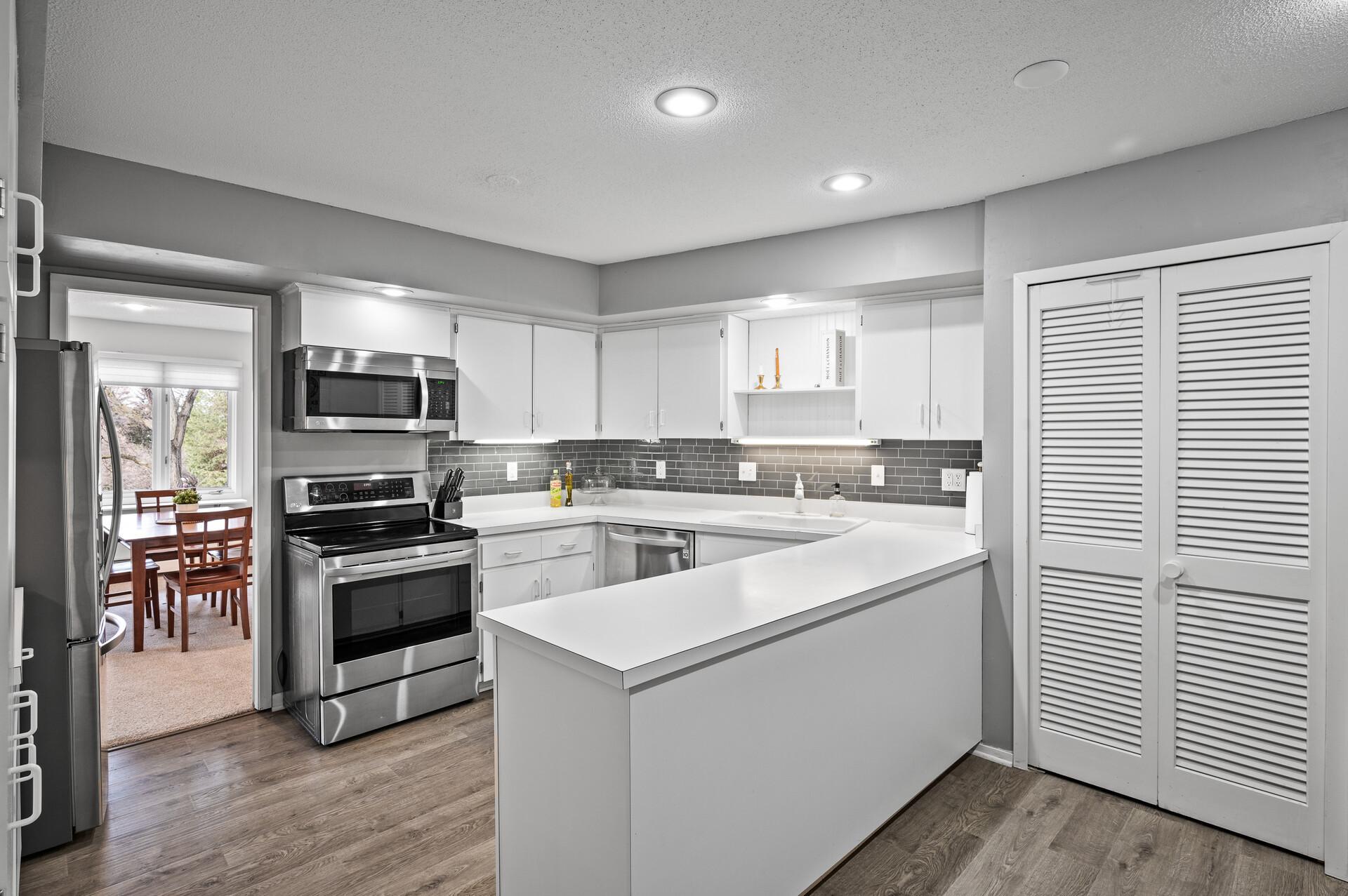 3412 Oak Ridge Road, Unit 309 Hopkins, MN 55305 - Photo 10 of 33