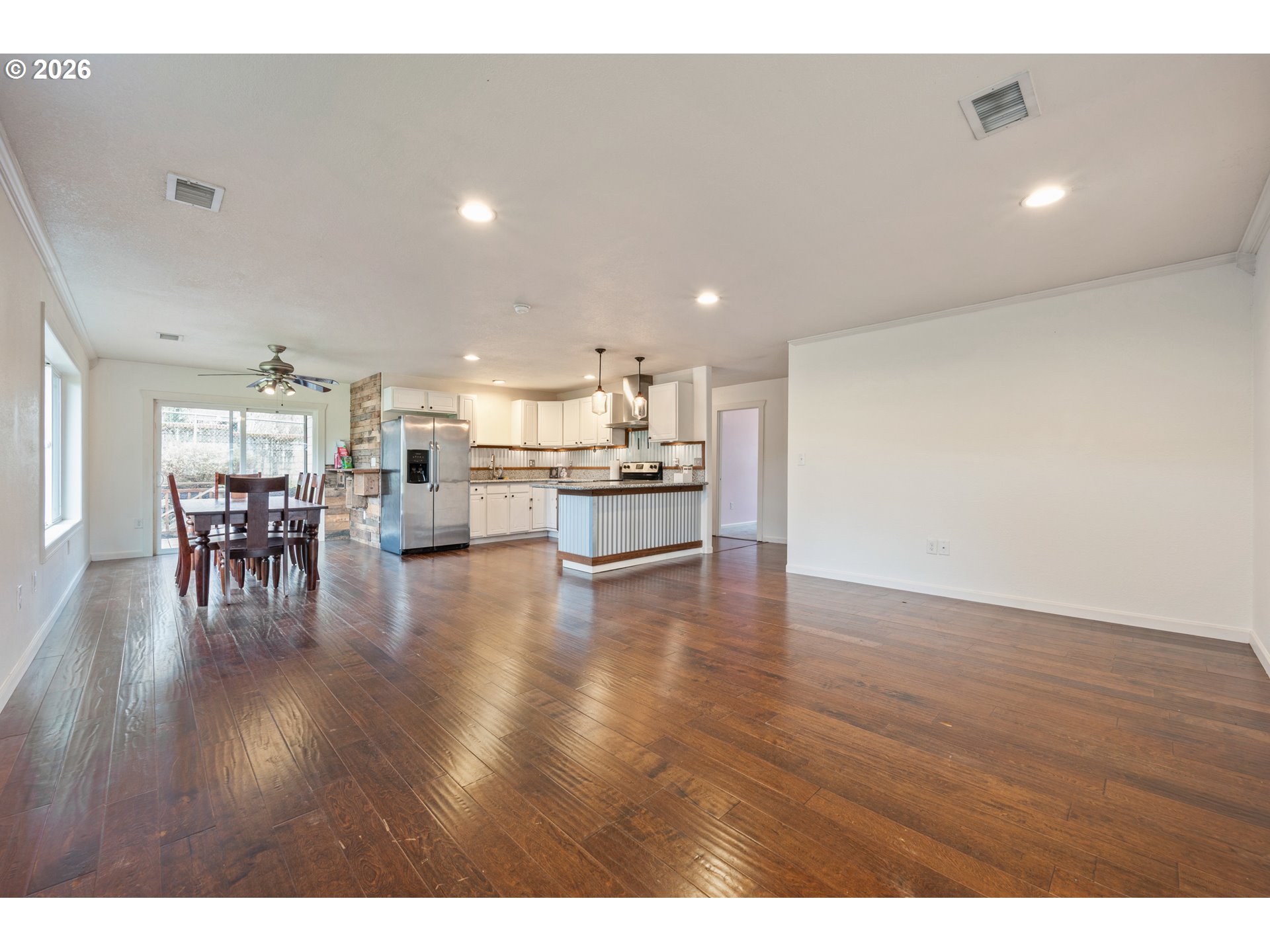 246 South 70th Street Springfield, OR 97478 - Photo 4 of 27