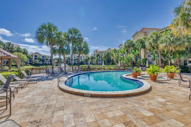 $499,000 | 100 Uno Lago Drive, Unit 103, Juno Beach, FL 33408
