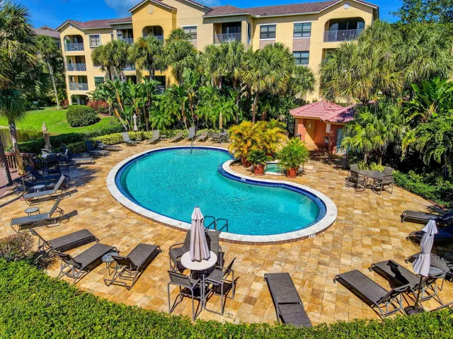 $499,000 | 100 Uno Lago Drive, Unit 103, Juno Beach, FL 33408