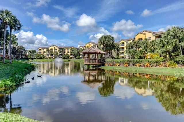 $499,000 | 100 Uno Lago Drive, Unit 103, Juno Beach, FL 33408