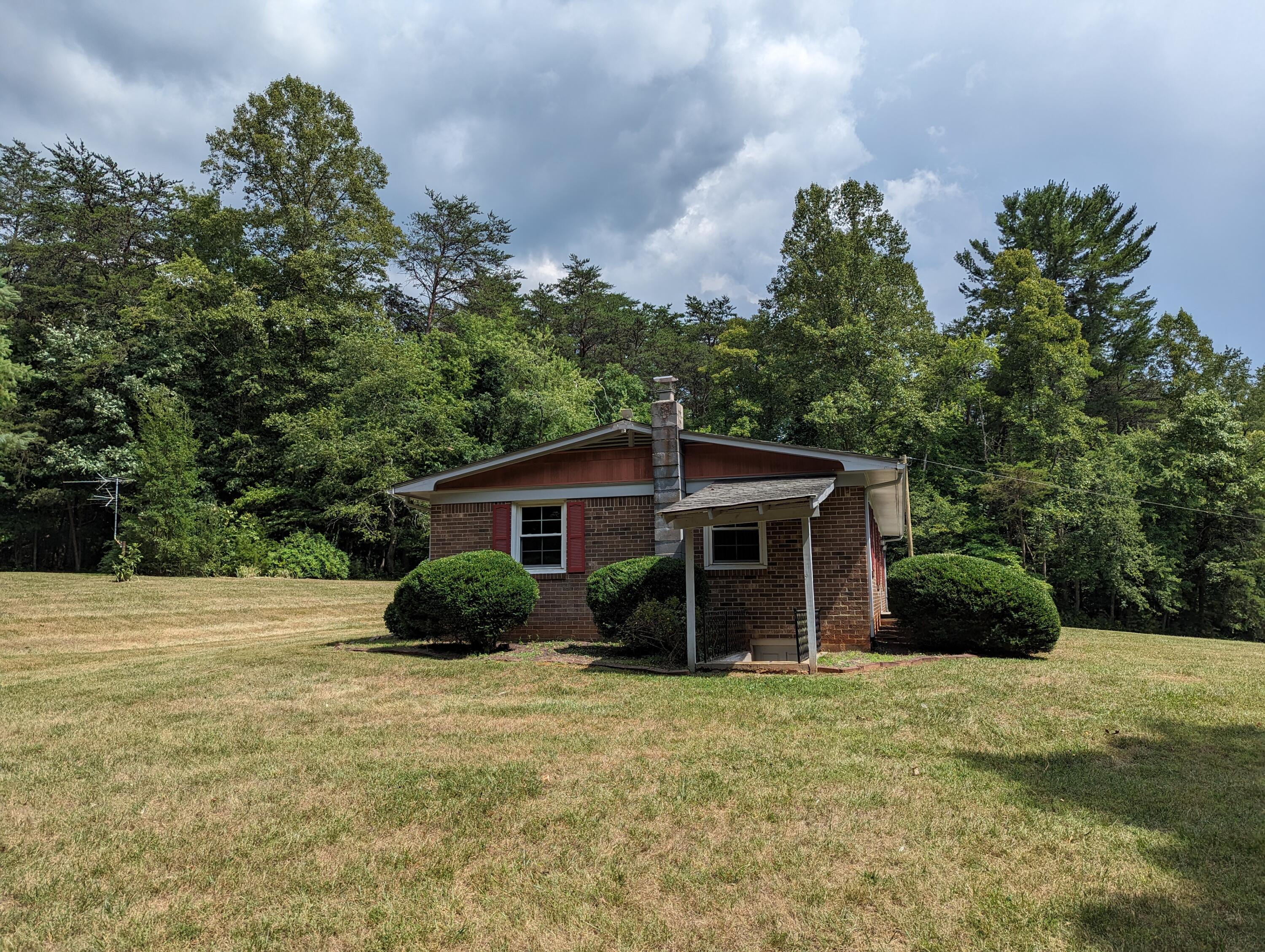 172 Robin Ridge Road Rocky Mount, VA 24151 - Photo 11 of 37 PXL_20240709_192705536