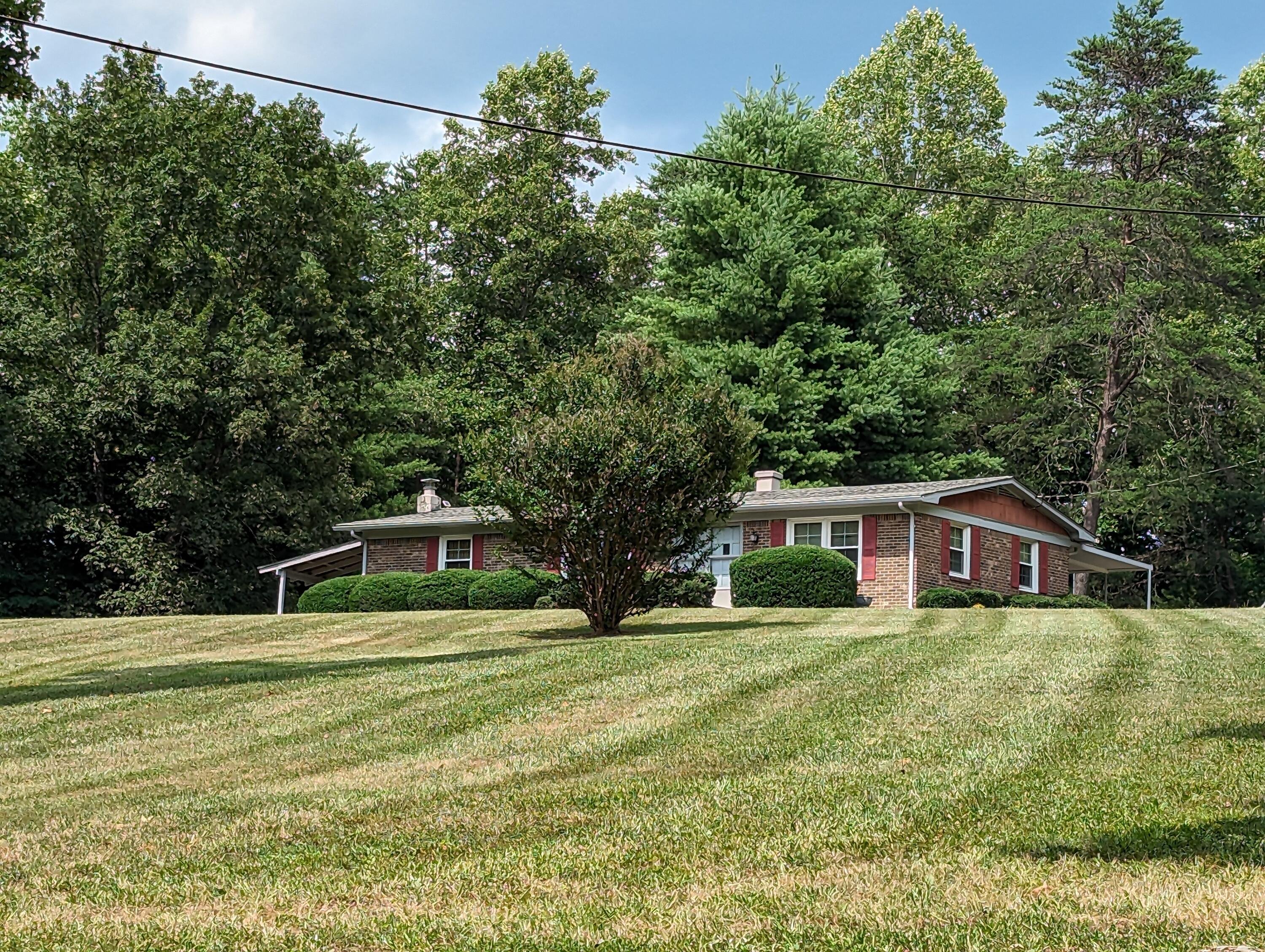 172 Robin Ridge Road Rocky Mount, VA 24151 - Photo 3 of 37 PXL_20240709_192100664