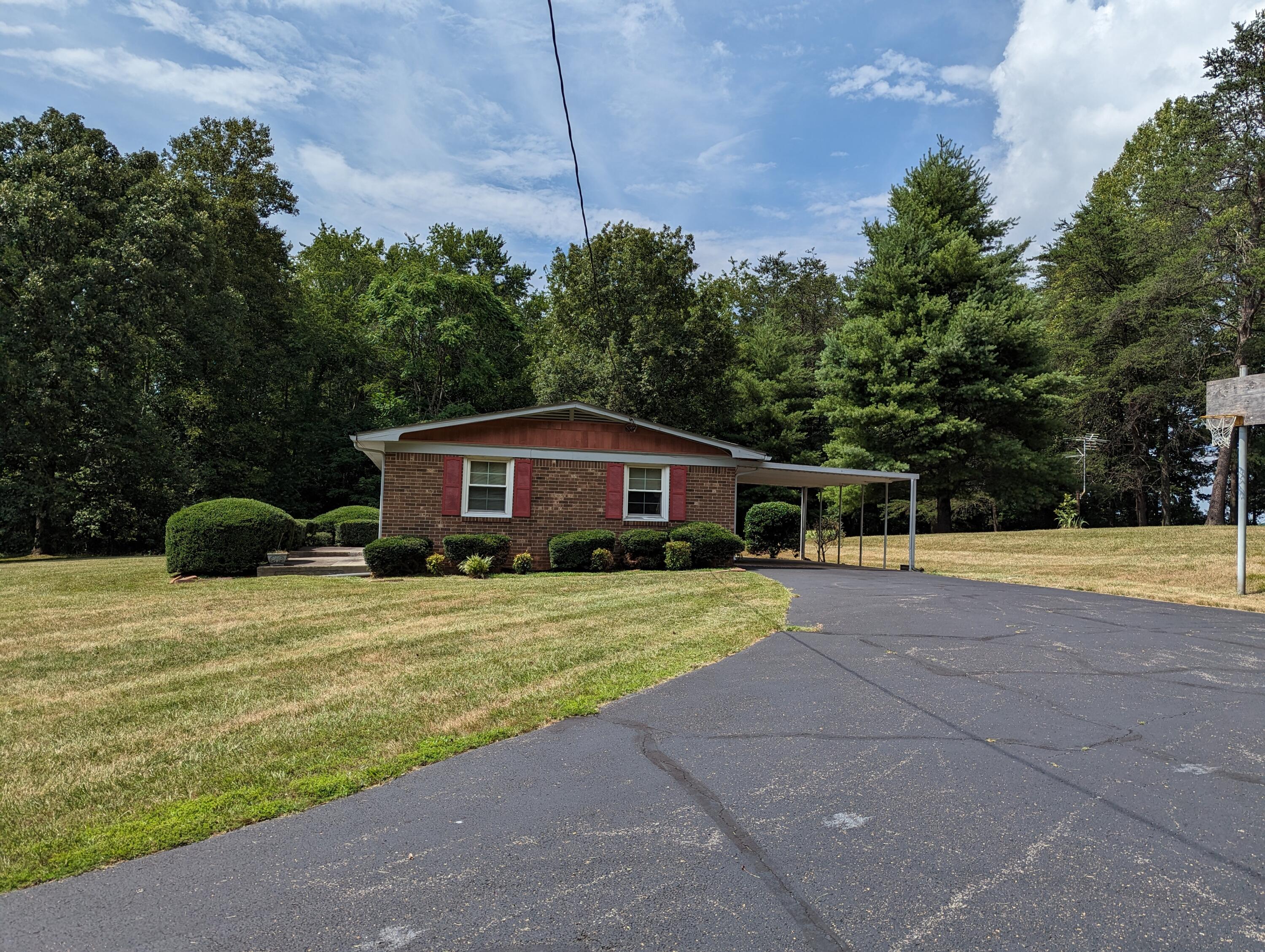 172 Robin Ridge Road Rocky Mount, VA 24151 - Photo 5 of 37 PXL_20240709_192452611