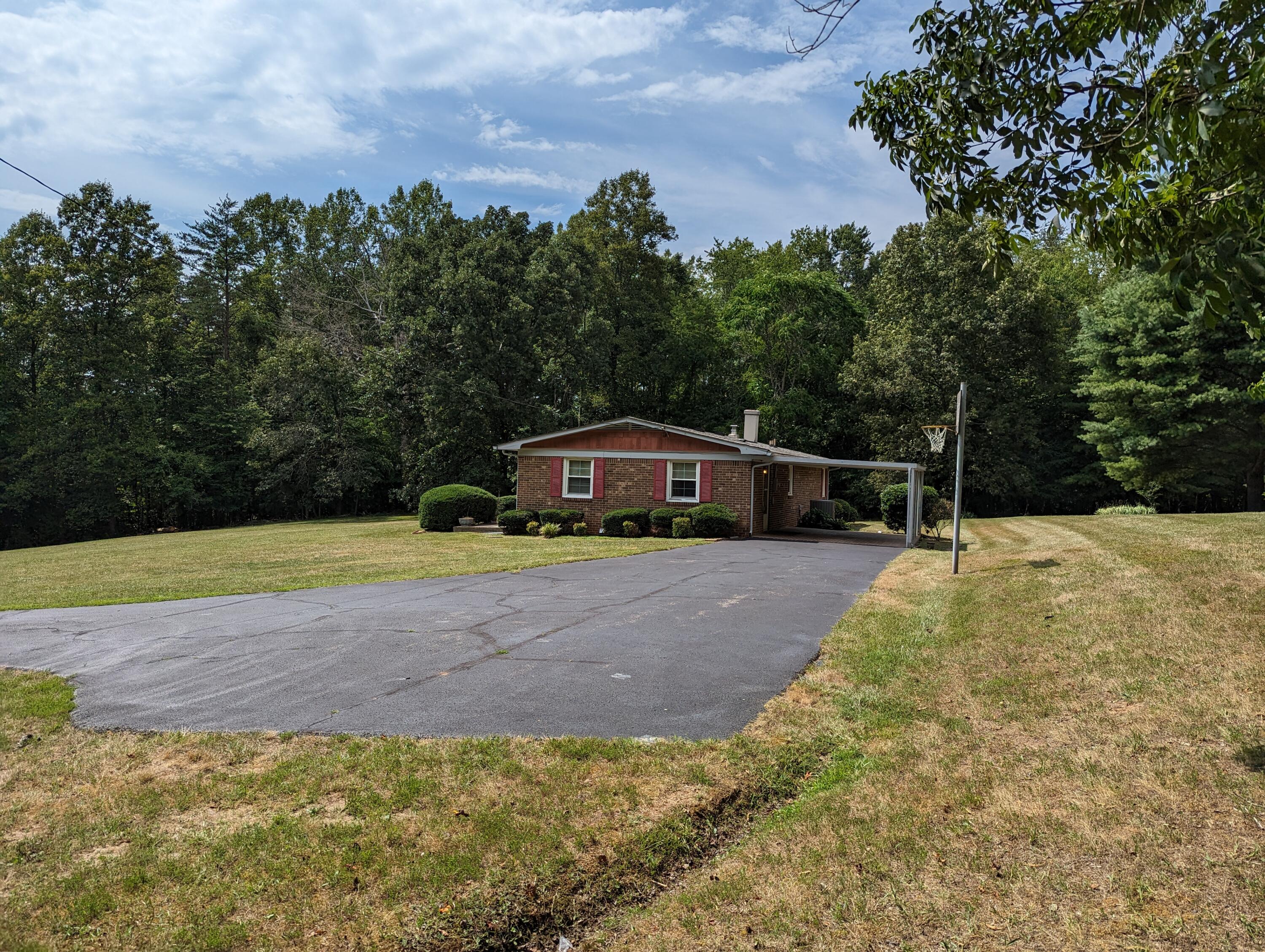 172 Robin Ridge Road Rocky Mount, VA 24151 - Photo 6 of 37 PXL_20240709_192515085