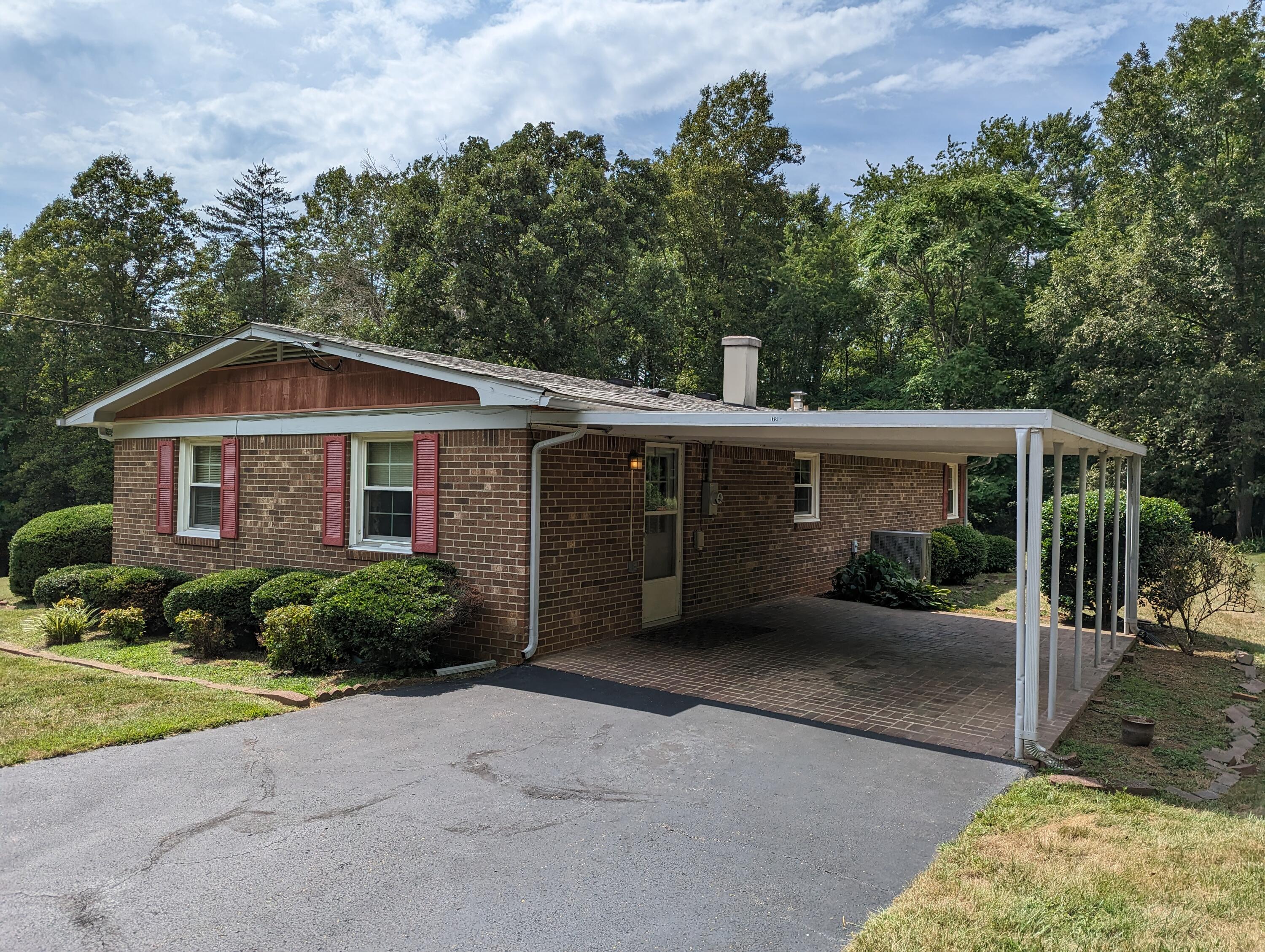 172 Robin Ridge Road Rocky Mount, VA 24151 - Photo 7 of 37 PXL_20240709_192538547