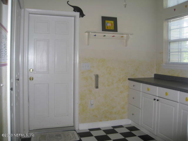 1650 Mccaul Road Jacksonville, FL 32220 - Photo 17 of 40 17 laundry room