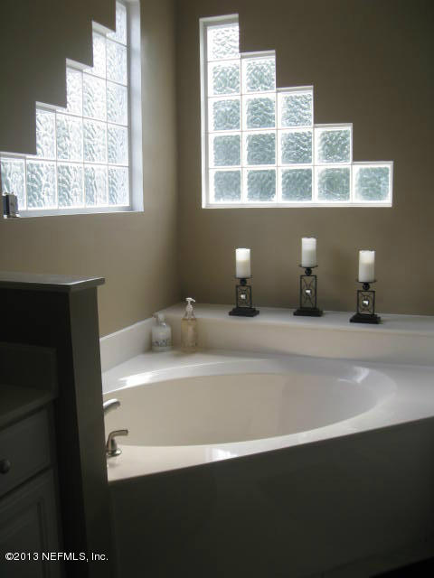 1650 Mccaul Road Jacksonville, FL 32220 - Photo 21 of 40 21 garden tub