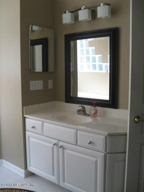 1650 Mccaul Road Jacksonville, FL 32220 - Photo 23 of 40 23 right vanity