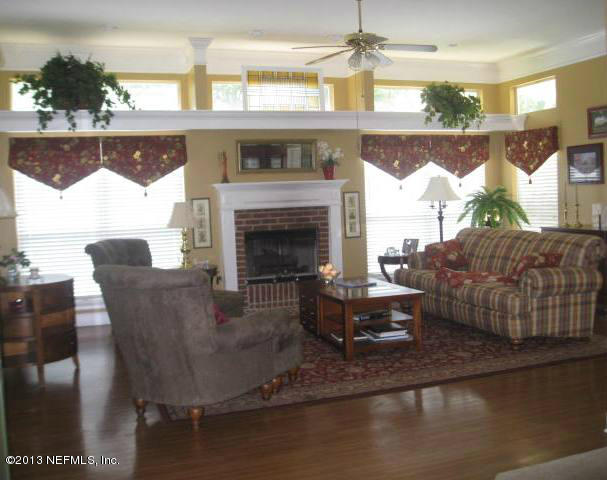 1650 Mccaul Road Jacksonville, FL 32220 - Photo 8 of 40 08 family room