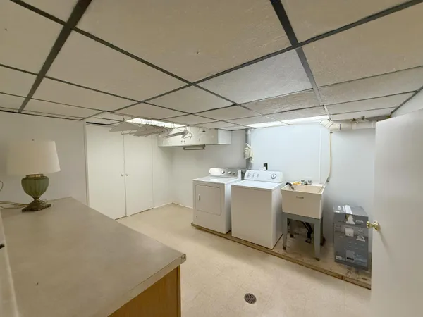 $285,000 | 1400 Sherwood Court, Dearborn, MI 48124