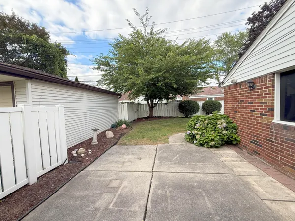 $285,000 | 1400 Sherwood Court, Dearborn, MI 48124