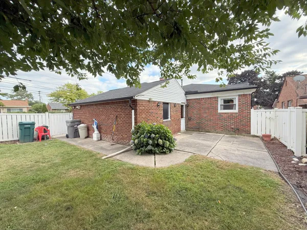 $285,000 | 1400 Sherwood Court, Dearborn, MI 48124