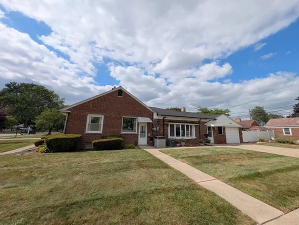 $285,000 | 1400 Sherwood Court, Dearborn, MI 48124