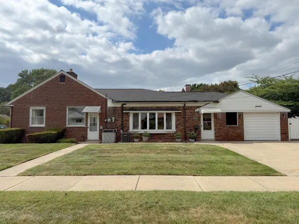 $285,000 | 1400 Sherwood Court, Dearborn, MI 48124