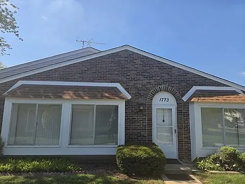 $310,000 | 1773 Raleigh Lane, Hoffman Estates, IL 60169