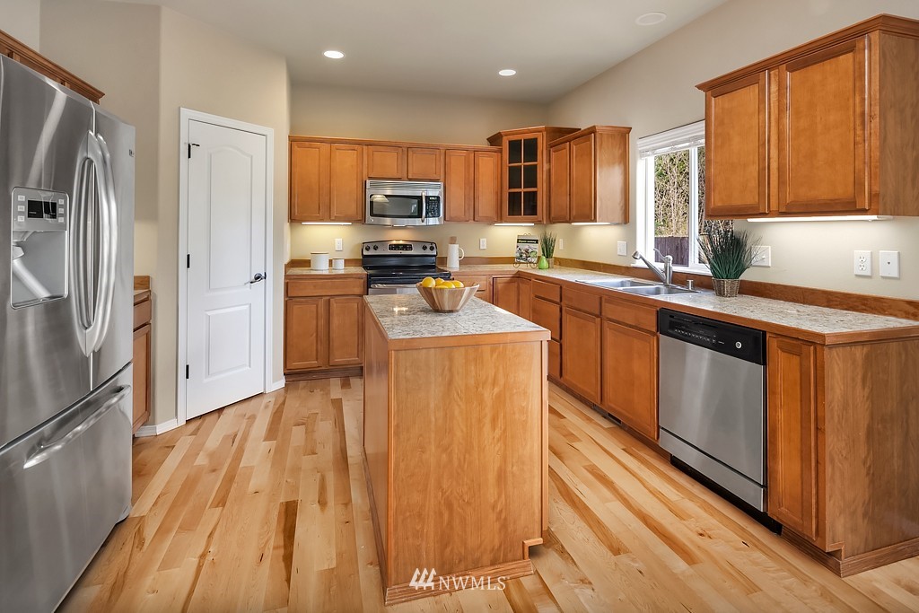 215 196th Place Southwest Bothell, WA 98012 - Photo 12 of 25