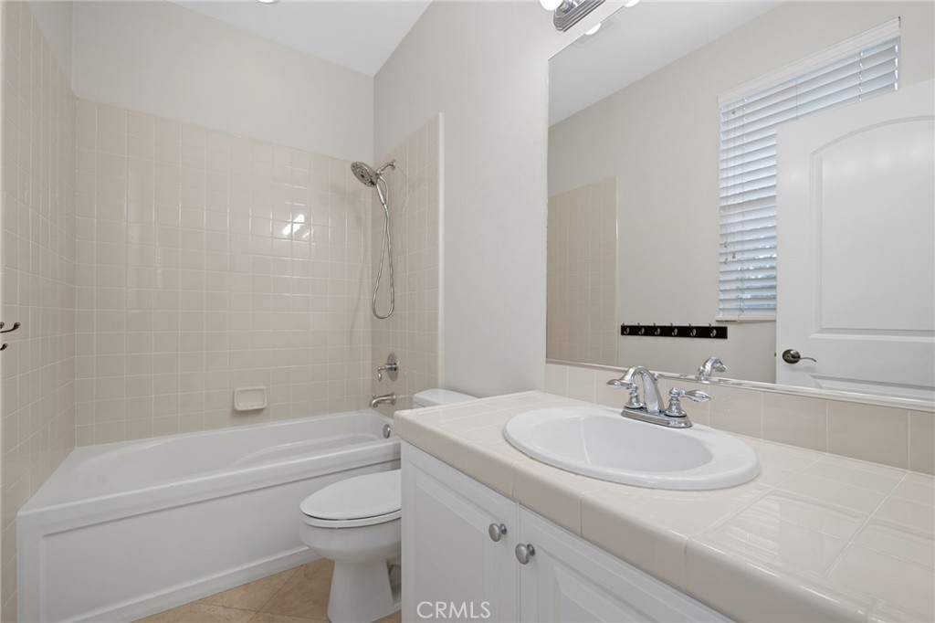 18 Foliate Way Ladera Ranch, CA 92694 - Photo 38 of 71 Upstairs Guest Ensuite Bath