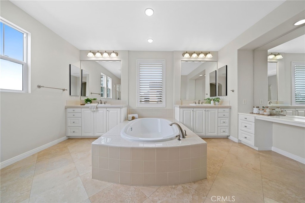 18 Foliate Way Ladera Ranch, CA 92694 - Photo 51 of 71 Primary Bathroom
