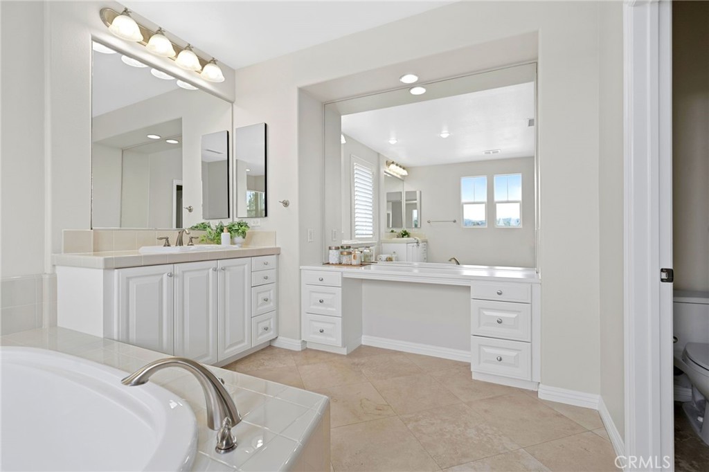 18 Foliate Way Ladera Ranch, CA 92694 - Photo 52 of 71 Primary Bathroom