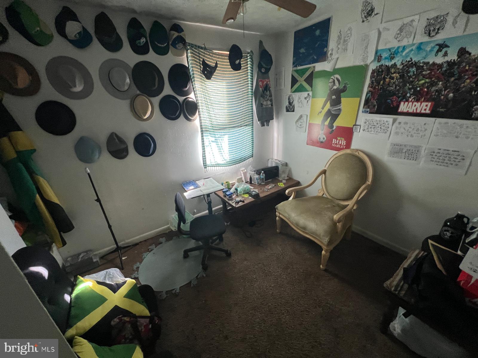 519 Cherry Hill Road Baltimore, MD 21225 - Photo 20 of 20 a living room with furniture and decor