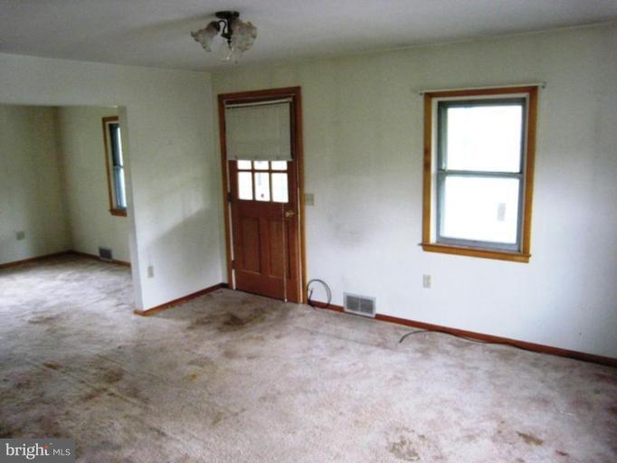 315 Philadelphia Road Joppa, MD 21085 - Photo 6 of 30 Living Room
