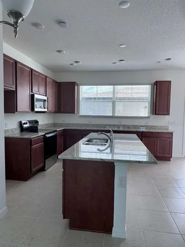 $2,600 | 17604 Northlake Grv Drive, Winter Garden, FL 34787