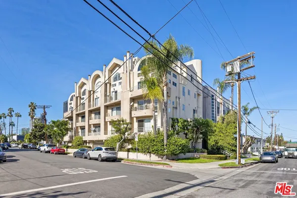 $749,000 | 4549 Haskell Avenue, Unit 1, Encino, CA 91436