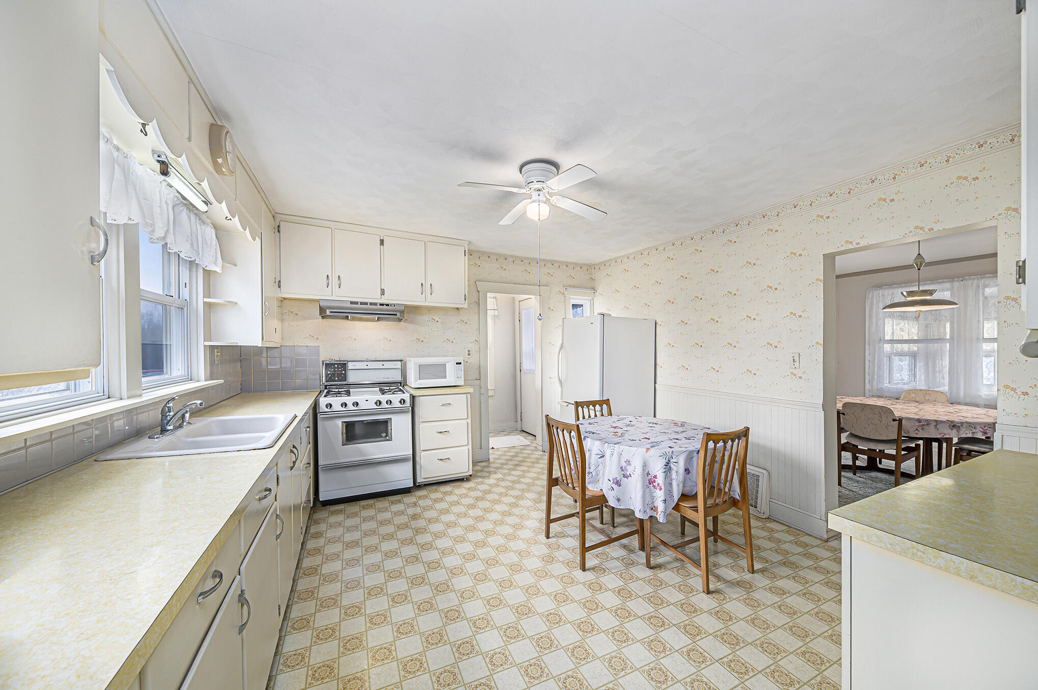 630 Upton Avenue Springfield, MI 49037 - Photo 8 of 20 Converted_22