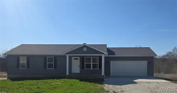 $312,500 | 221 Sycamore Creek Drive, Winfield, MO 63389