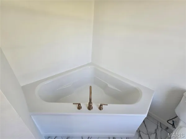 $312,500 | 221 Sycamore Creek Drive, Winfield, MO 63389