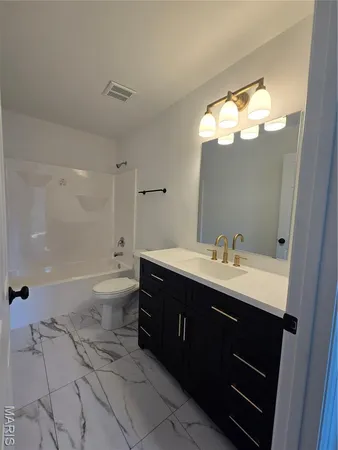 $312,500 | 221 Sycamore Creek Drive, Winfield, MO 63389