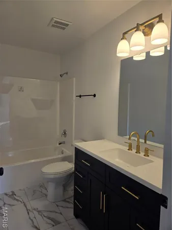 $312,500 | 221 Sycamore Creek Drive, Winfield, MO 63389