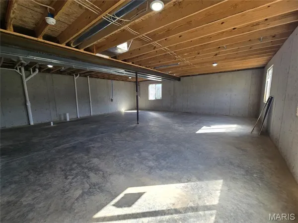 $312,500 | 221 Sycamore Creek Drive, Winfield, MO 63389