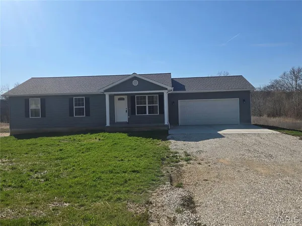 $312,500 | 221 Sycamore Creek Drive, Winfield, MO 63389