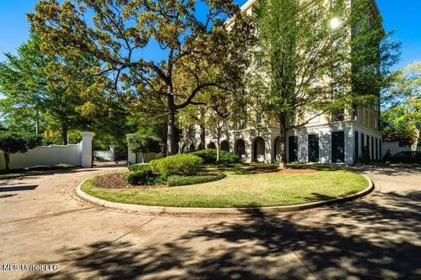 $560,000 | 1200 Meadowbrook Road, Unit 18, Jackson, MS 39206