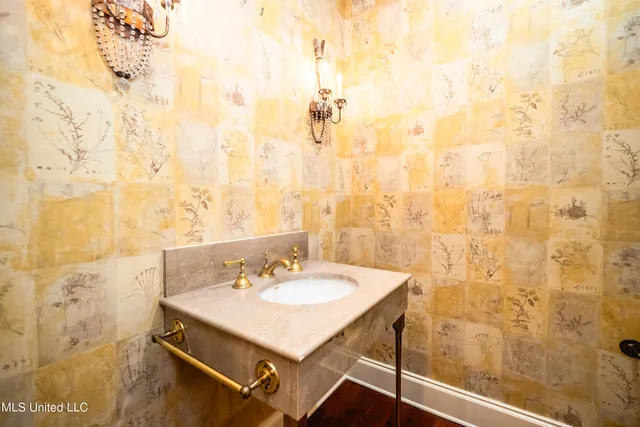 $560,000 | 1200 Meadowbrook Road, Unit 18, Jackson, MS 39206