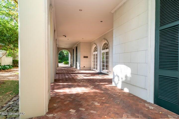 1200 Meadowbrook Road, Unit 18 Jackson, MS 39206 - Photo 2 of 35 The Barrington portico