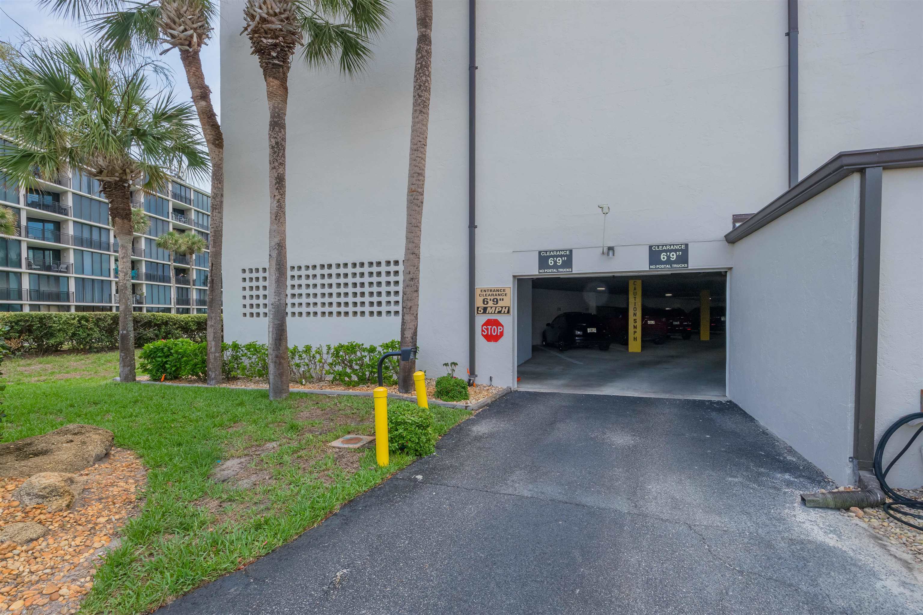 1 Dondanville Road, Unit 116C St. Augustine, FL 32080 - Photo 5 of 59 a view of a porch with furniture and a yard