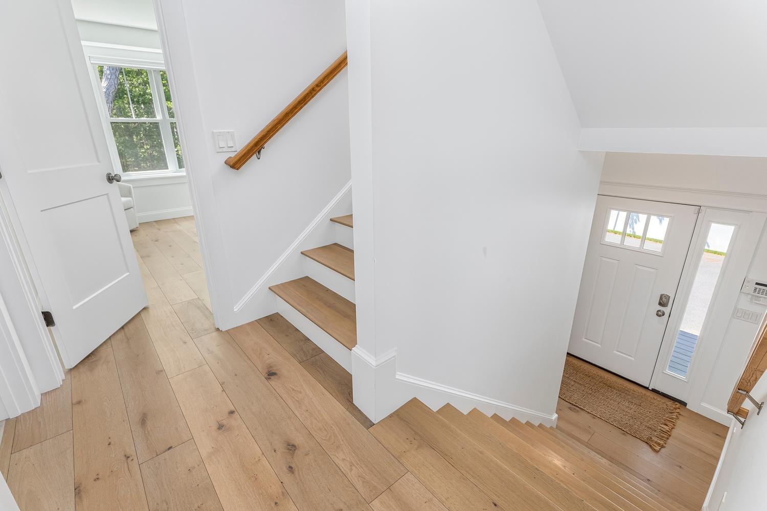 423 Seaside Avenue Saco, ME 04072 - Photo 5 of 46 Entry Foyer