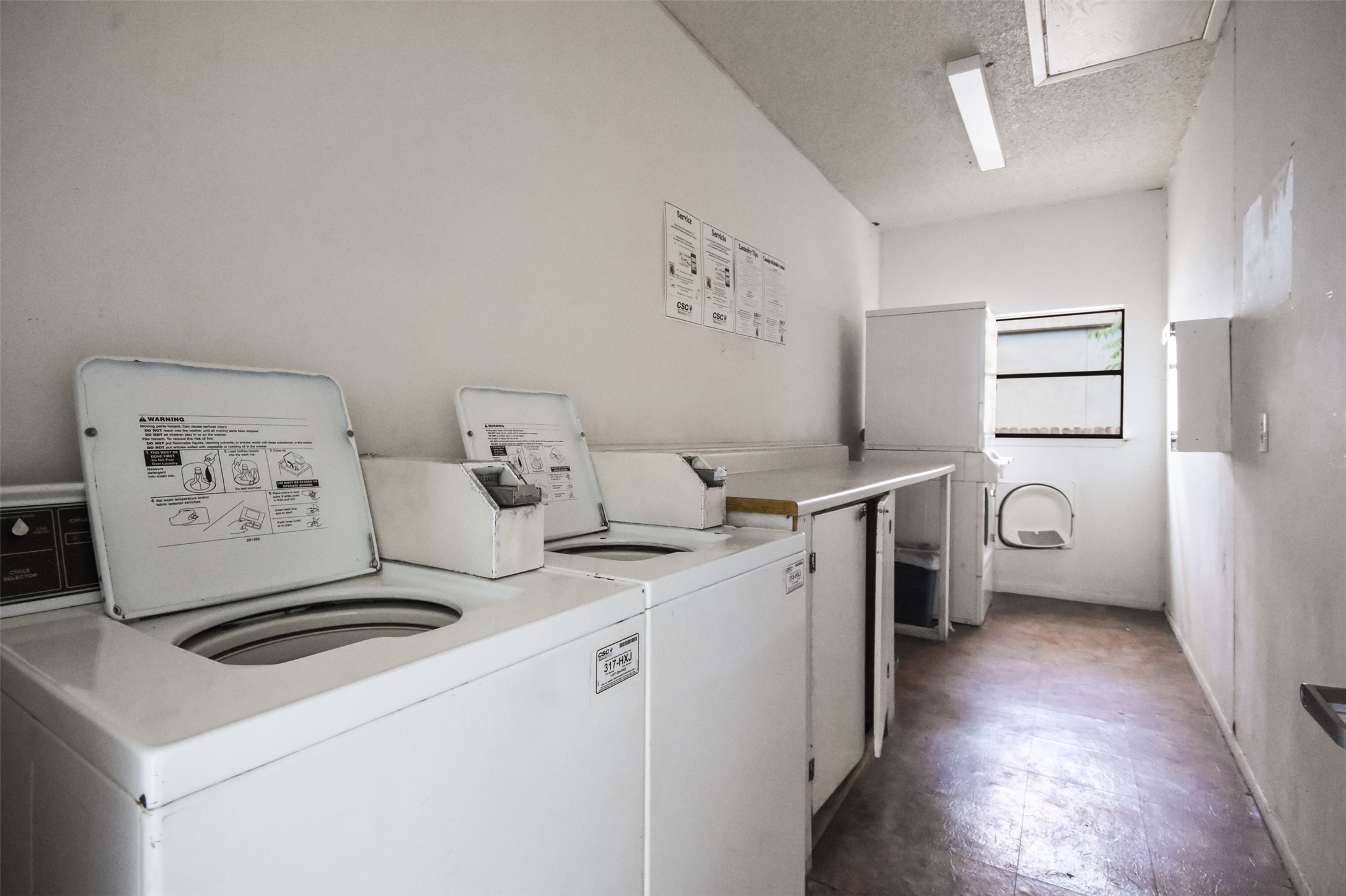 2815 Rio Grande Street, Unit 109 Austin, TX 78705 - Photo 20 of 25 a kitchen with a stove and a refrigerator