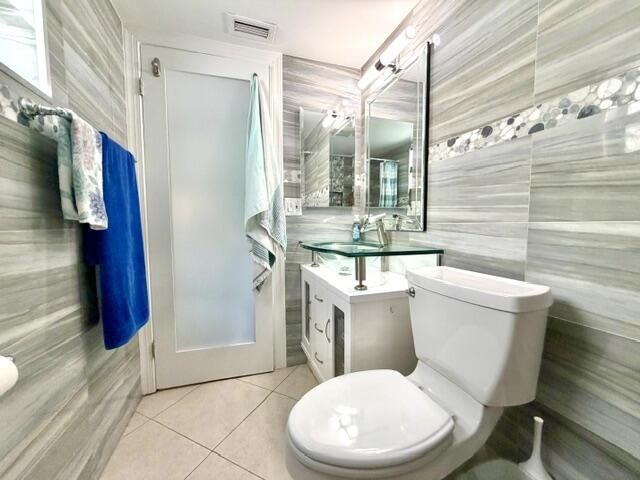 22148 Palms Way, Unit 101 Boca Raton, FL 33433 - Photo 22 of 41 Primary bath
