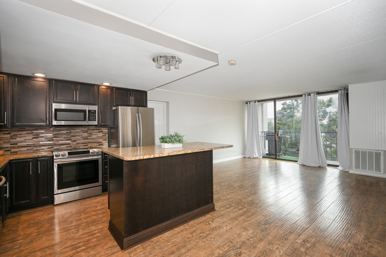 2005 South Finley Road, Unit 306 Lombard, IL 60148 - Photo 11 of 31 Gallery Image 11