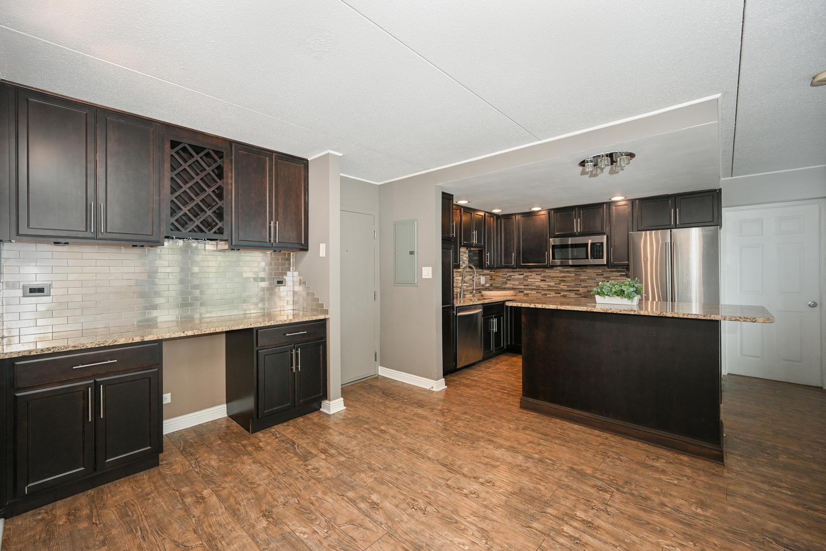 2005 South Finley Road, Unit 306 Lombard, IL 60148 - Photo 14 of 31 Gallery Image 14