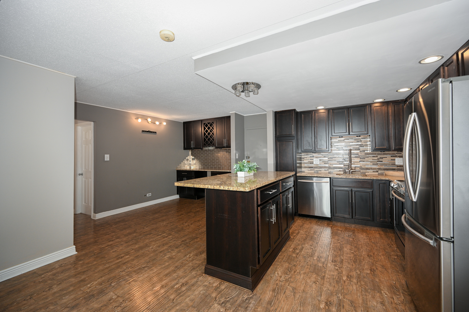 2005 South Finley Road, Unit 306 Lombard, IL 60148 - Photo 15 of 31 Gallery Image 15